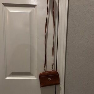 Elegant Tan Leather Crossbody Bag